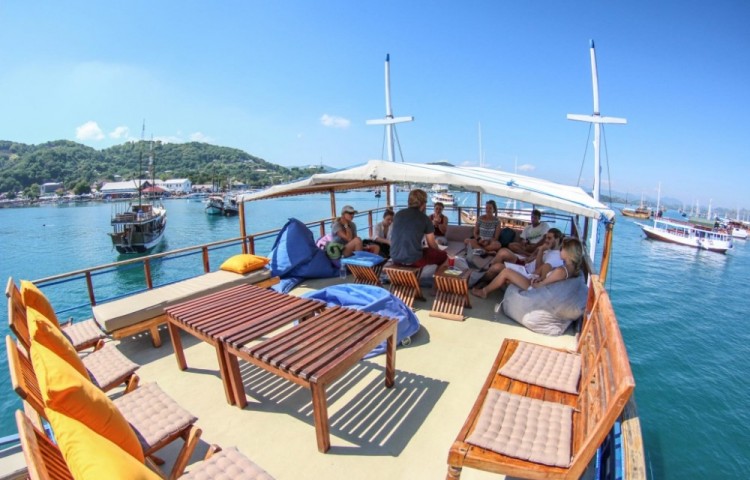 MA sun deck