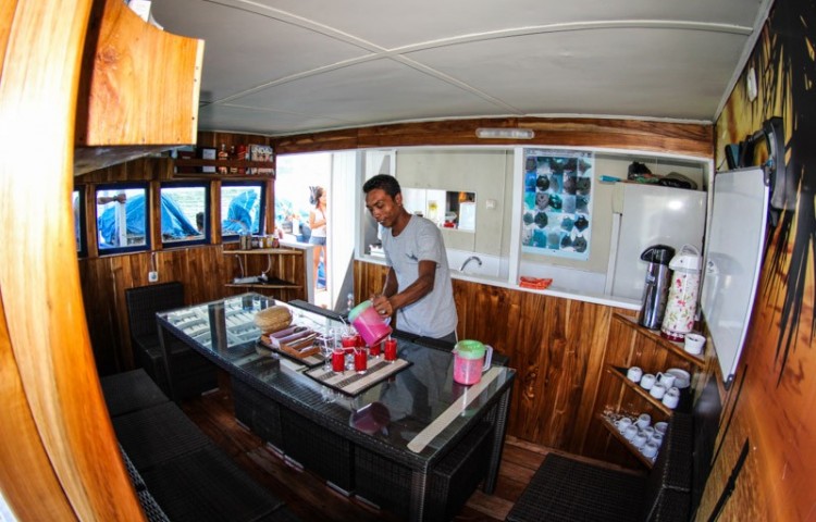 Komodo liveaboard - kuchyně