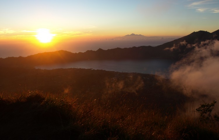 Východ slunce z Baturu