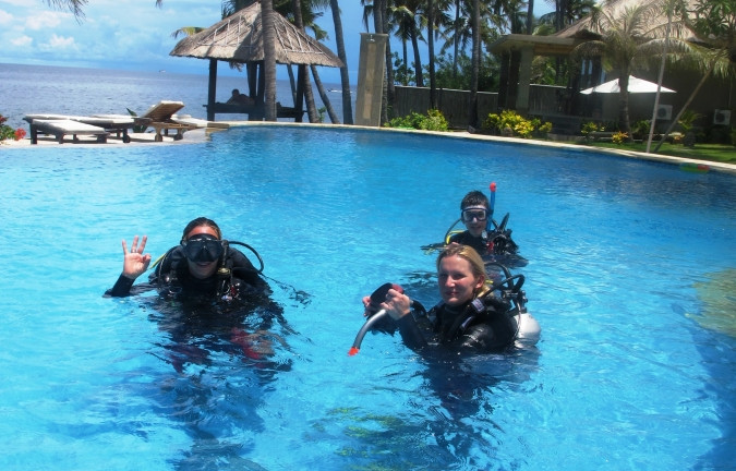 v bazénu před prvním ponorem - RELAX BALI