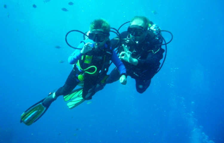 zkušební ponory, kurzy potápění OWD, AOWD, specializace i divemaster -RELAX BALI