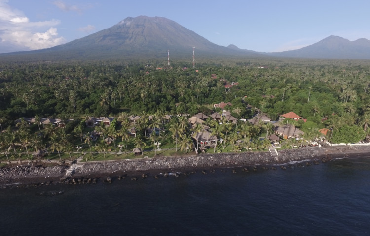 Relax Bali resort je přímo u moře